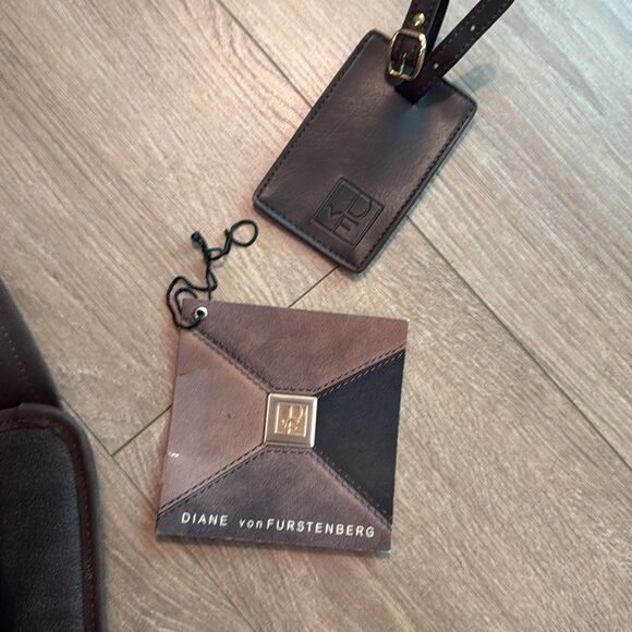 DIANE VON FURSTENBERG DVF FAUX SUEDE TRIPLE COMPARTMENT TRAVEL OVERNIGHT BAG EUC - Picture 10 of 14